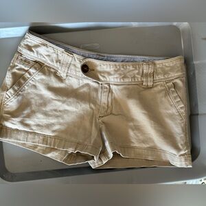 Tan women’s red camel shorts size 9